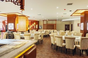 Yuan Dun Hotel in Nakhodka, image may contain: Restaurant, Indoors, Dining Room, Dining Table