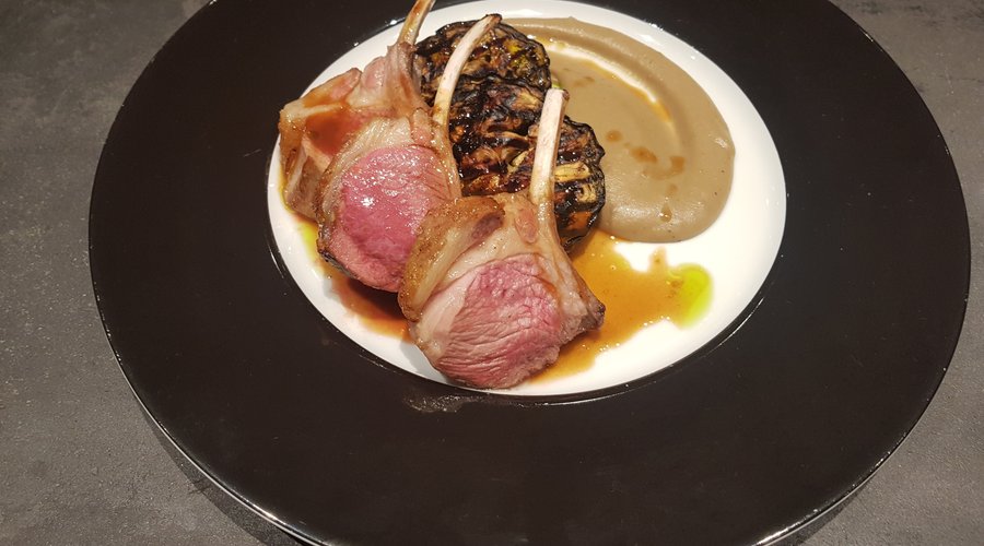 Carré d'Agneau, aubergines grillées et caviar d'aubergines 