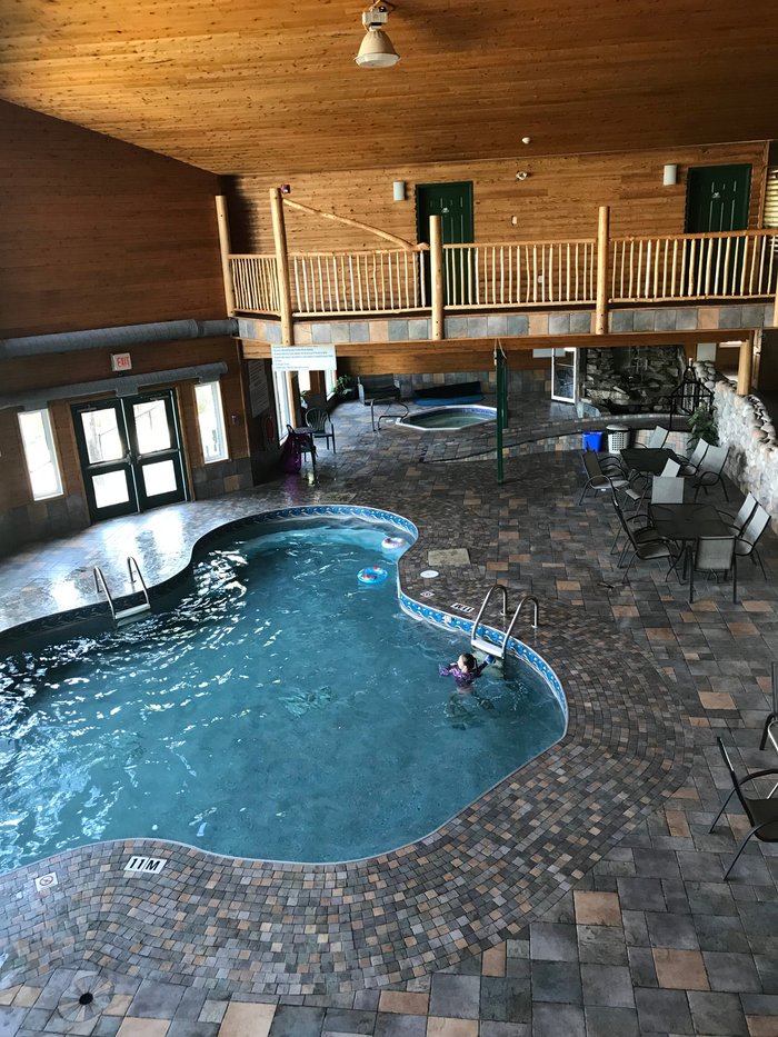pinewood-lodge-reviews-seven-sisters-manitoba