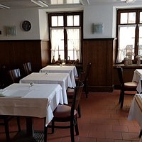 Sehr feine Küche und liebenswertes Personal im Zentrum Badens- Fussgänherbereich. Die Gartensitzplätze sind an sonnigen, heißen Tagen...