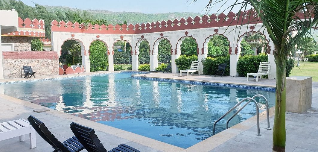 ‪The Country Side Resort‬، فندق في بوشكار