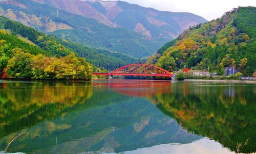 金砂湖上に架かる平野橋