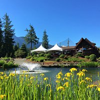Legends Bistro features two patios and solarium with beautiful views of the golf course, gardens and ponds.