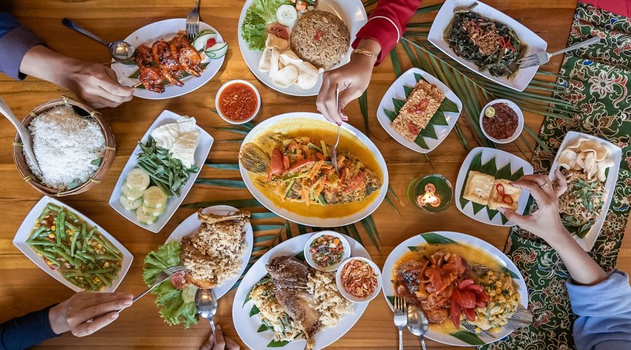 BERBAGAI MENU DI DAPOER LAWANG BISA ANDA NIKMATI KAWAN.
