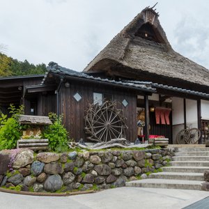 茅葺きの母屋　外観