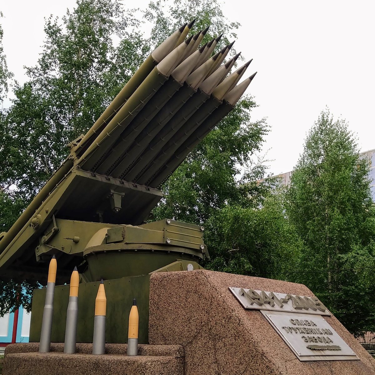 Механический завод орск. Памятник труженикам Орского механического завода.