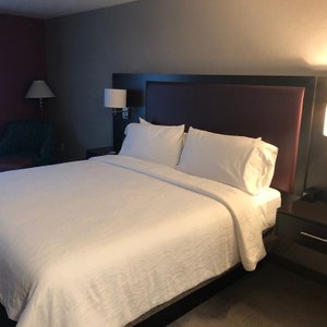 Hilton Garden Inn Sonoma County Airport in Santa Rosa, image may contain: Hotel, Inn, Shopping Mall, Neighborhood