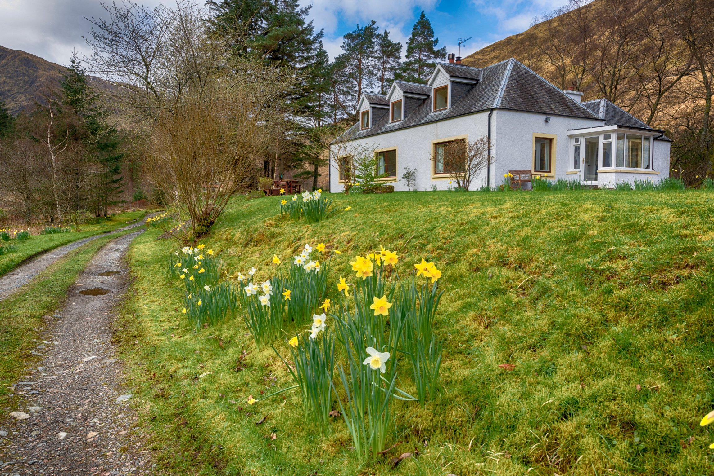 GLENCOE MOUNTAIN COTTAGES (Glencoe Village, Scotland) - Cottage Reviews ...