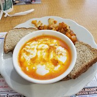 Turkish poached eggs dish