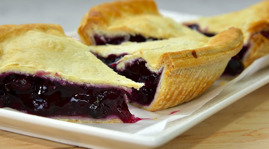 L'amélanchier étant cultivé dans les vergers, nous avons le plaisir de le transformer pour que vous goûtiez toute la saveur de l'amélanche, petit fruit méconnu mais tellement délicieux !