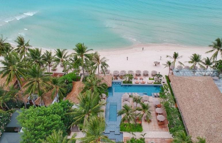 A place you can truly call home…..
Relax and unwind, landscape  beautiful white sandy beach. 
