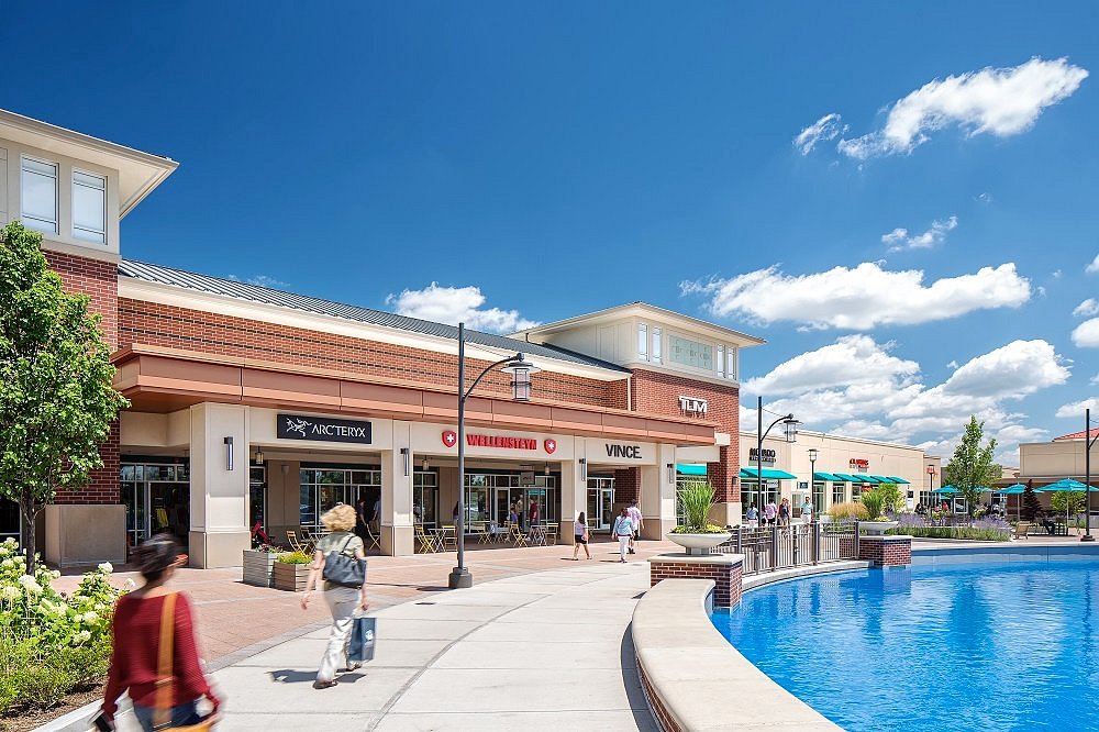 Chicago Premium Outlets  Shopping in Suburbs, Chicago