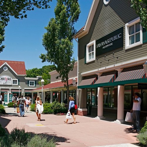 clinton outlets nike store