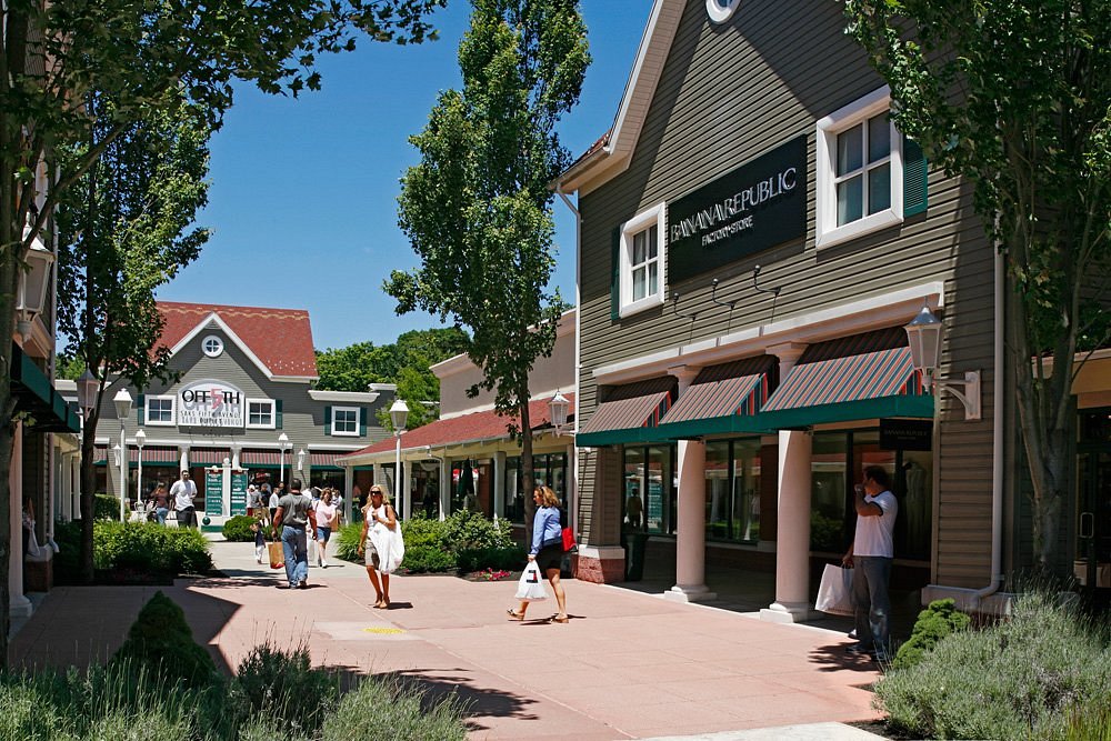 Small for an outlet mall - Review of Aurora Farms Premium Outlets, Aurora,  OH - Tripadvisor