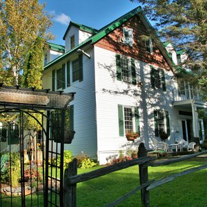 Rent the entire Portage Inn which sleeps up to 30 people in 10 bedrooms, 10 bathrooms, 2 kitchens, a laundry room, a 1000 sq ft great room (with bar at one end, a pool table at the other and seating for up to 30) and a 400 sq ft lounge with satellite TV.