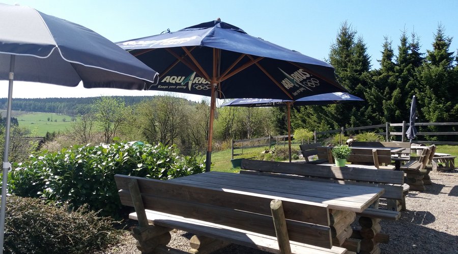 Notre terrasse exposée plein sud et dans le calme le plus complet.
