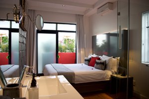 Room & Suite