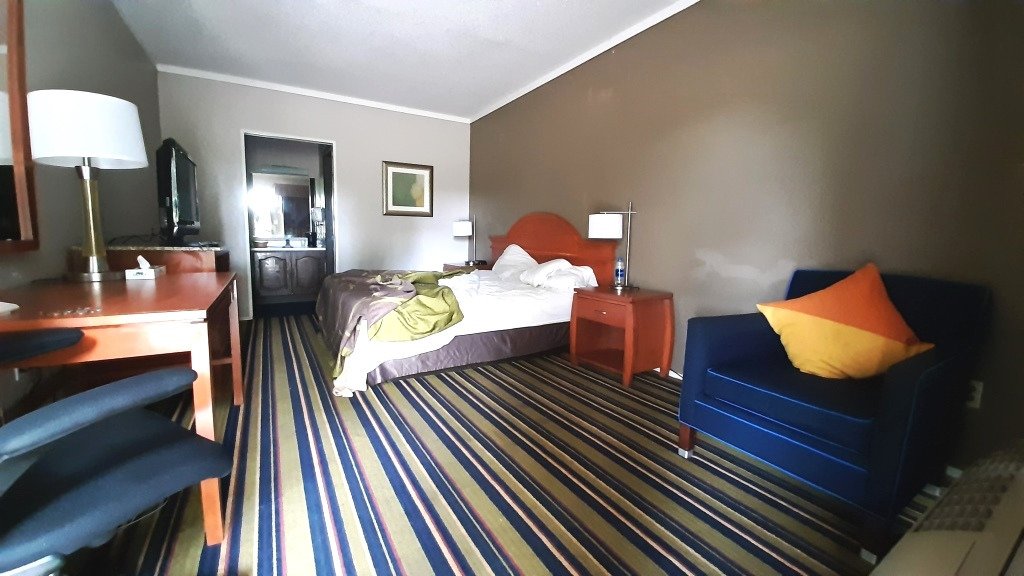 BURTON INN SUITES Motel Reviews Photos Rate Comparison