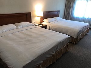 Evergreen Laurel Hotel Keelung in Zhongzheng District, image may contain: Bed, Furniture, Bedroom, Room