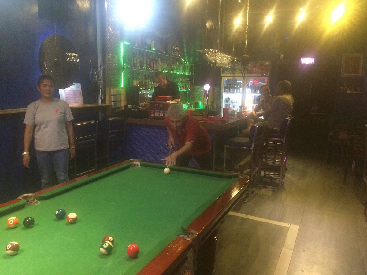 Le Spot Billiard Lounge