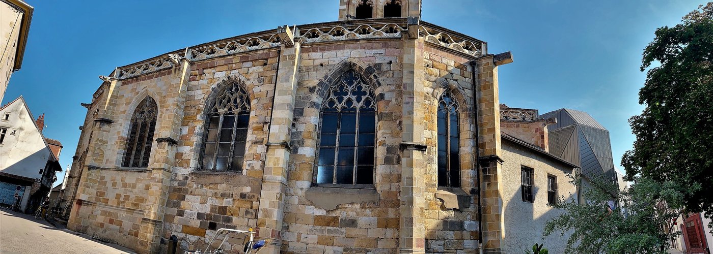 De belles choses sont abritées dans cette église classée en 1987, et le quartier mérite le détou