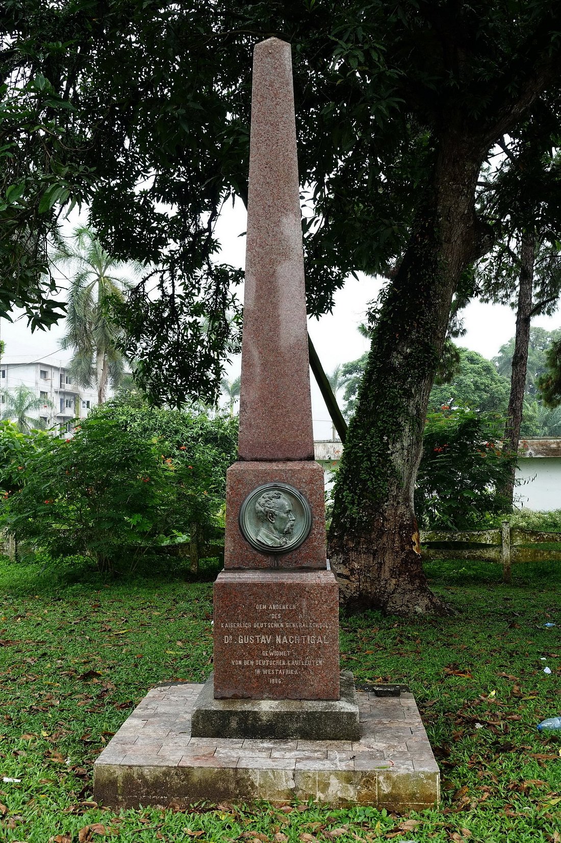 Monument Nachtigal, Douala