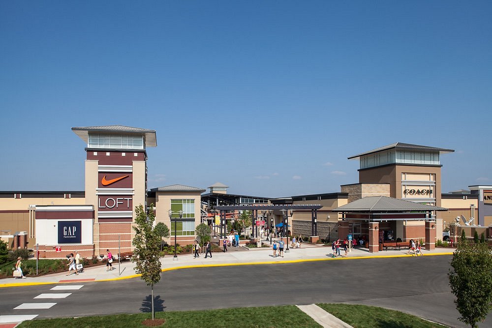 St. Louis Premium Outlets (Chesterfield) - All You Need to Know BEFORE You  Go