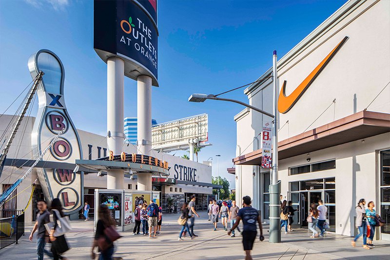 vans outlet orange hours