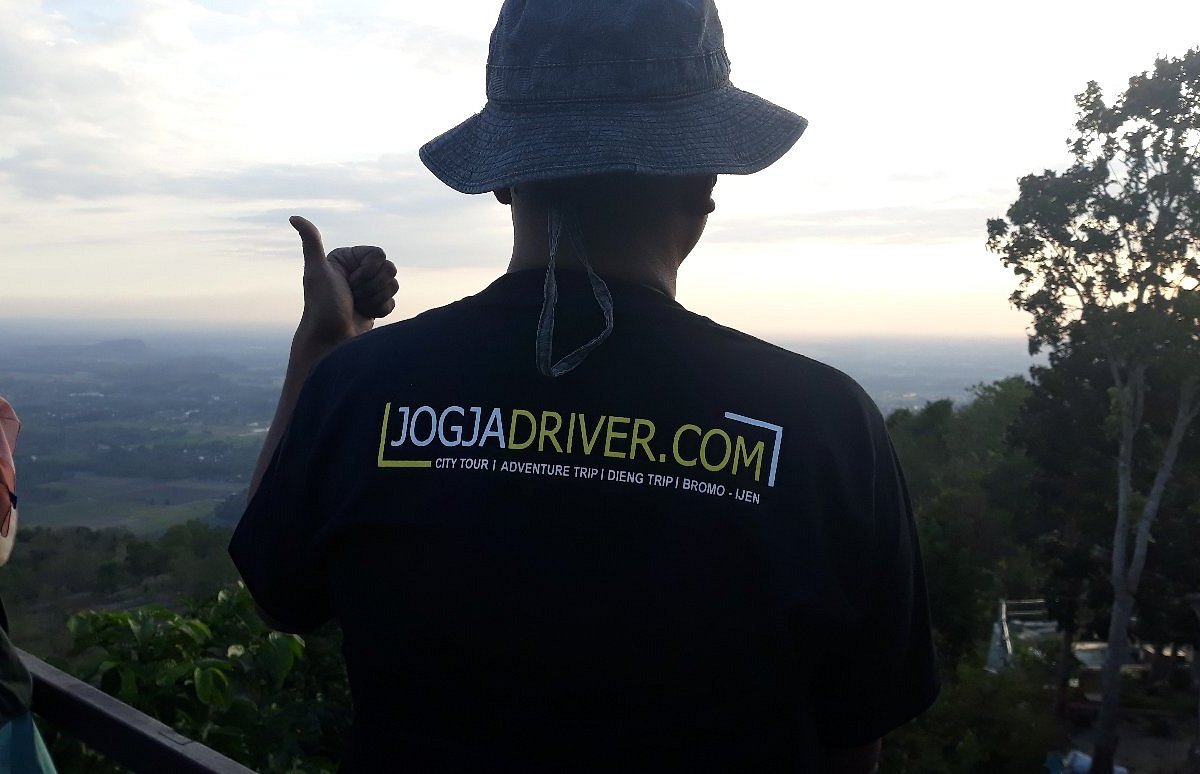 tour guide jogja driver