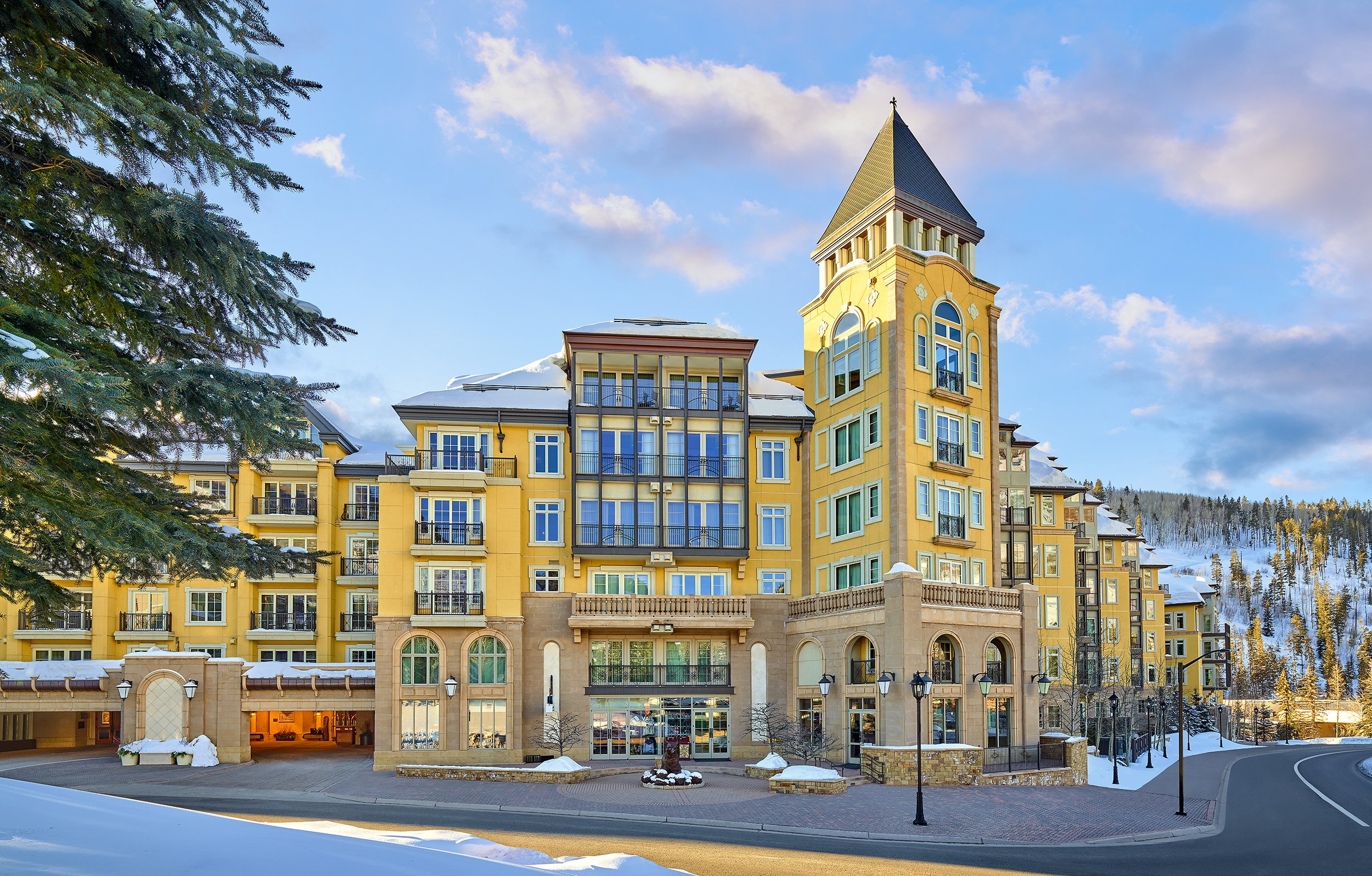 LEGENDARY LODGING AT THE RITZ CARLTON RESIDENCES VAIL Updated 2024   Front Entrance 