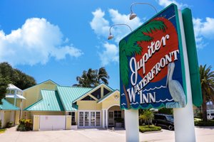 Jupiter Waterfront Inn in Jupiter, image may contain: Hotel, Building, Neighborhood, Resort