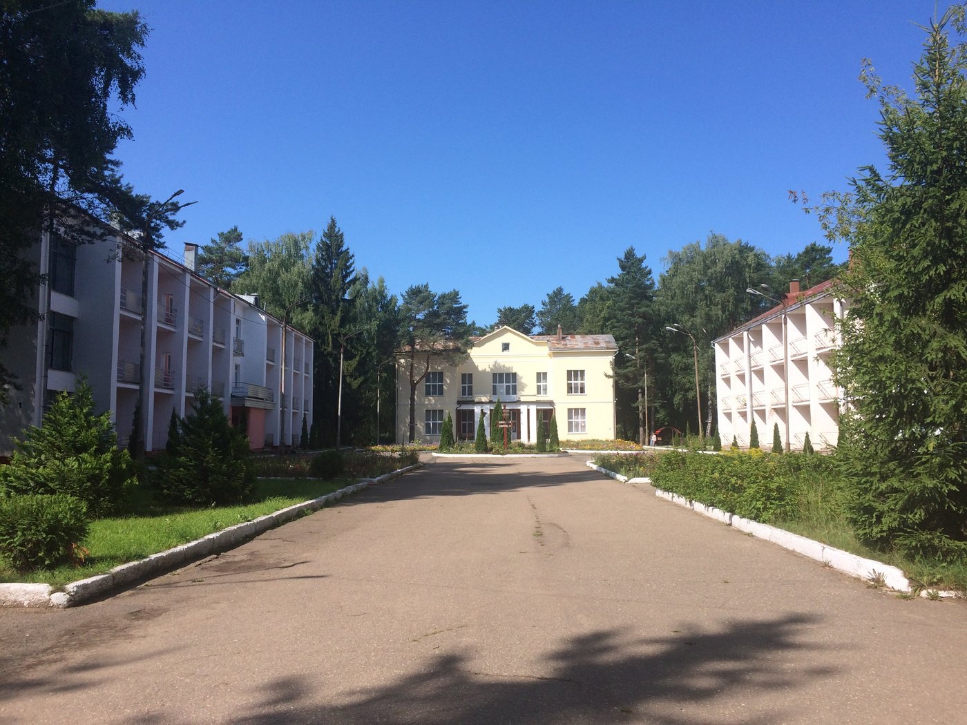 Красный бор смоленск. Санаторий красный Бор Смоленск. Смоленск красный Бор профилакторий. Санаторий Сосновый Бор Смоленская область. Красный Бор Смоленск лес.