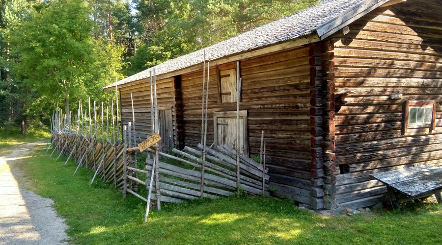 Juhani Ahon museon ulkorakennuksia
