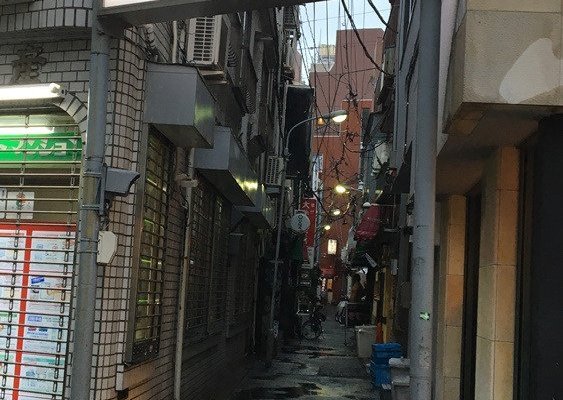 狭くて暗くて魅力的！