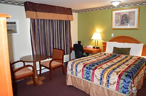 Lincoln Motel in Sturgeon Falls, image may contain: Chair, Furniture, Bed, Bedroom
