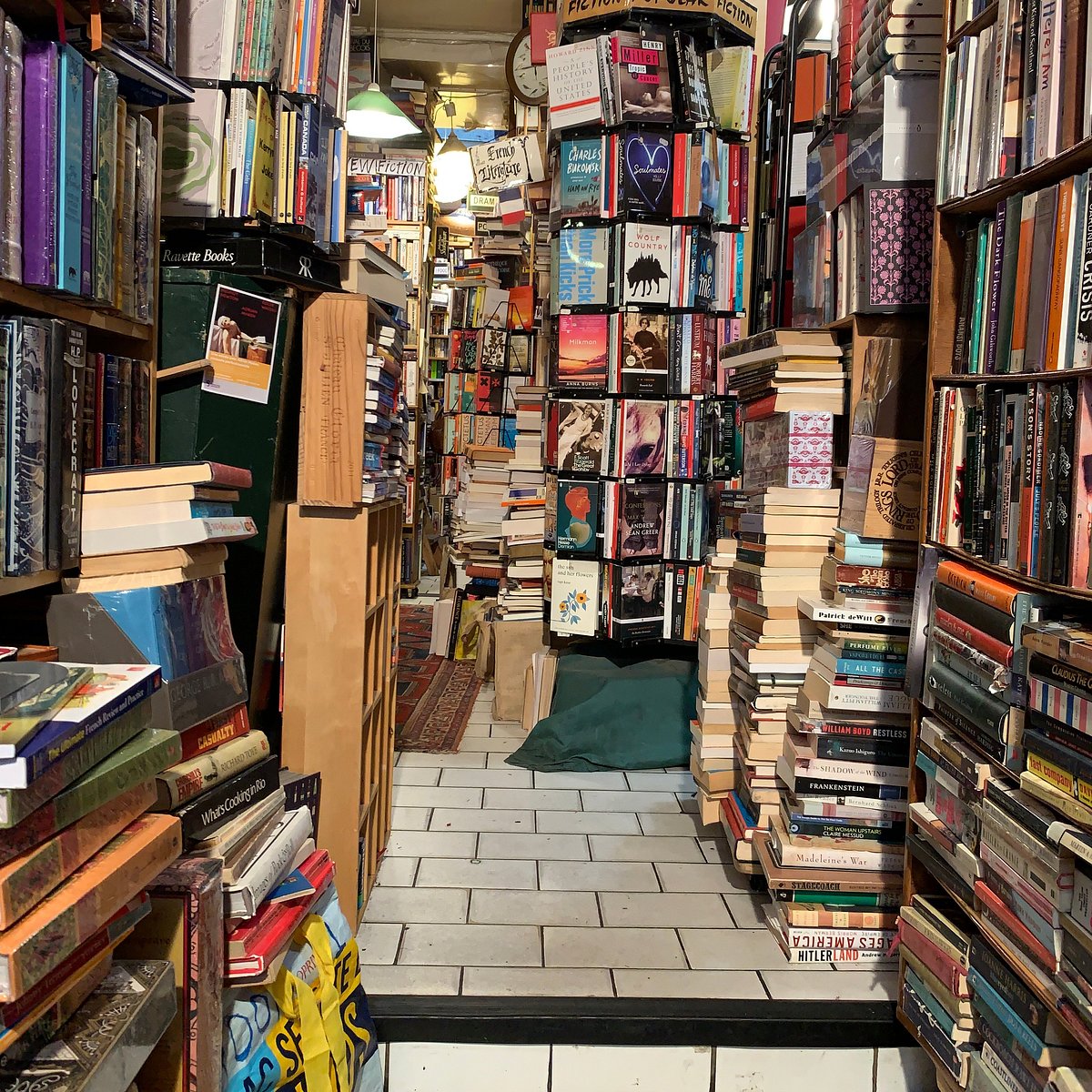 10 étagères pour livres à shopper ! - Le Parisien