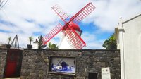 File:Moinho de vento no Lugar do Pico Vermelho Bretanha San Miguel  Azores.jpg - Wikipedia