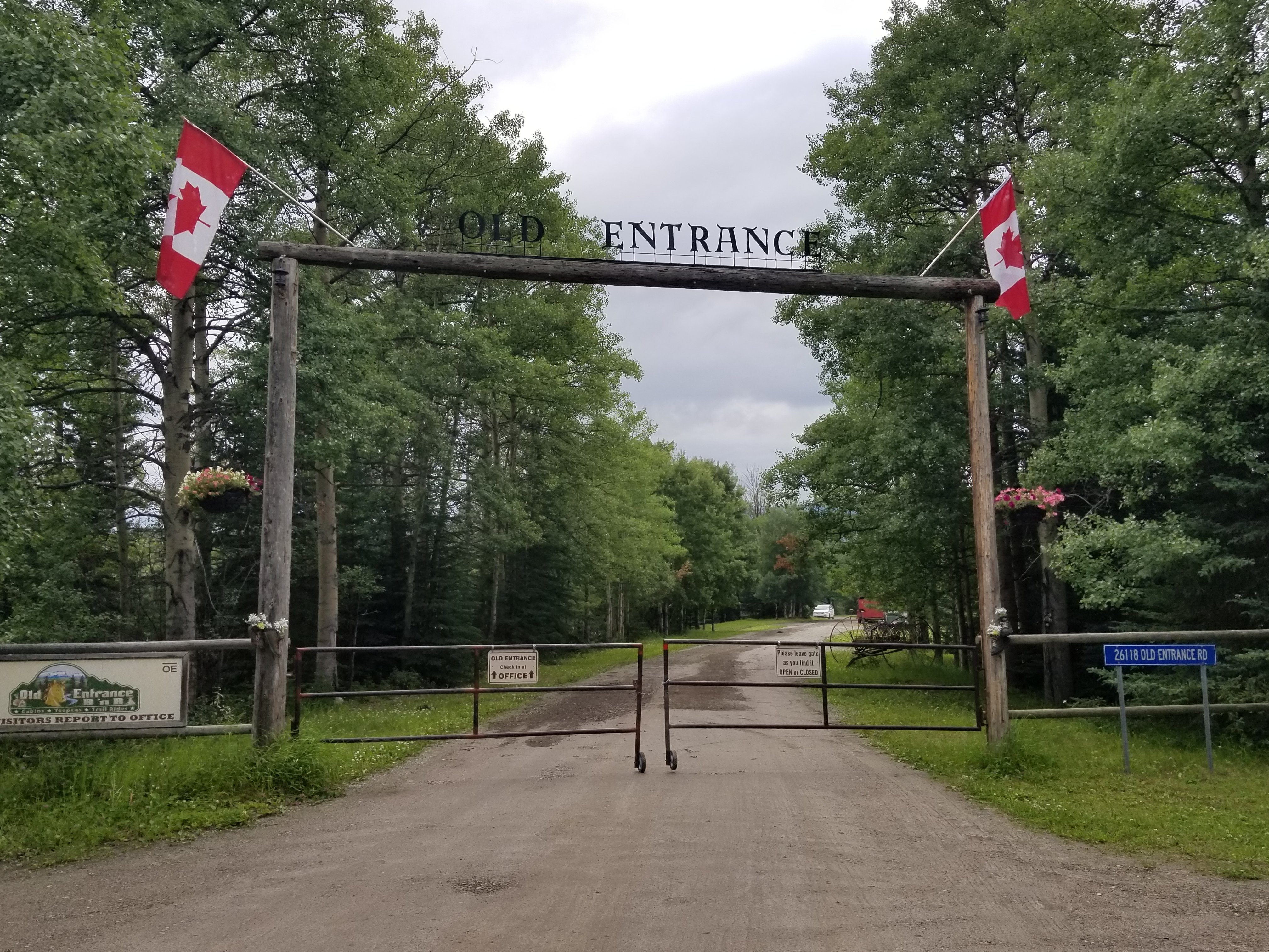 OLD ENTRANCE B 'N B CABINS & TEEPEES (Hinton, Canadá): Opiniones Y Precios