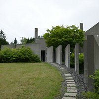 コンクリート造りの外観です