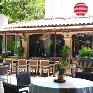 Domaine Hotel Restaurant du Parc in Gemenos, image may contain: Potted Plant, Restaurant, Dining Table, Cafe