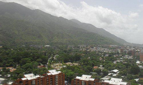 Pent House se vende en los Av. Los Dos Caminos preciosa vista de Caracas. Usted merece estar aqui con su familia