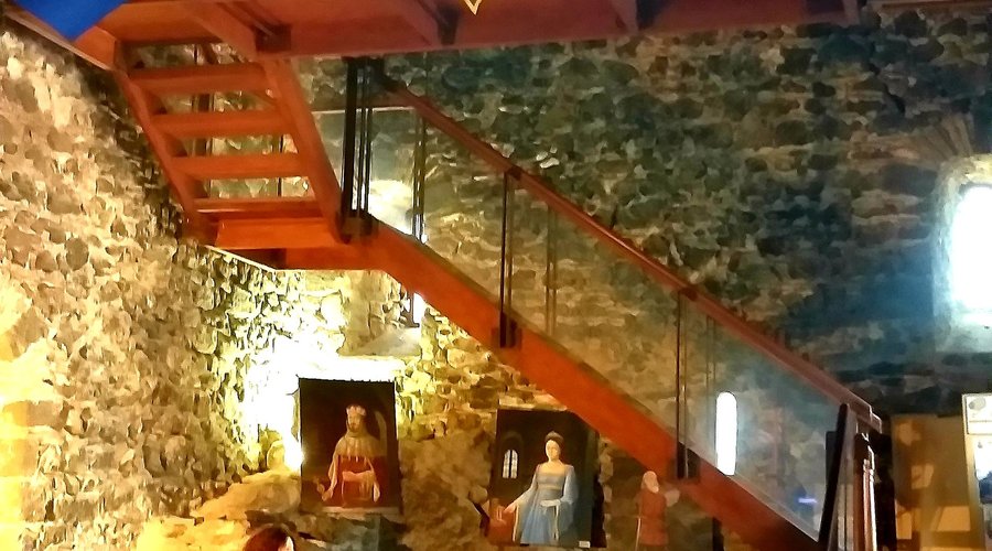 Castello di Motta Sant'Anastasia
Sala al pianterreno