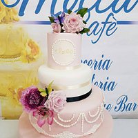 Torta in pasta di zucchero. Fiori e farfalle in porcellana fredda, fatti a mano!