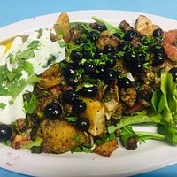 Breakfast or Lunch, Vegan, Vegetarian or Gluten Free. Our menu starts from scratch. Hatch Green Chile, Roasted Potato with fresh herbs and greens with our signature Salsa and Blueberries! 😍