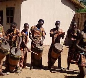 simonga village cultural dance team,traditional dances of every zambian culture..