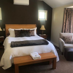 Forrester Room caters for 1 or 2 guests