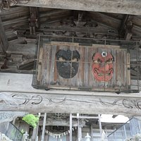 入口の門に天狗の絵が!!