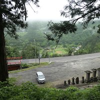 石段の上からの景色が良かったです。