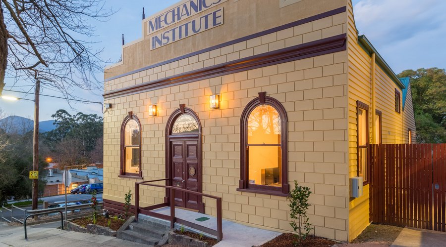 The facade of The Old Mechanics