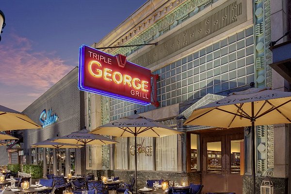 20 Famous Las Vegas Restaurants to Try on Your Next Trip